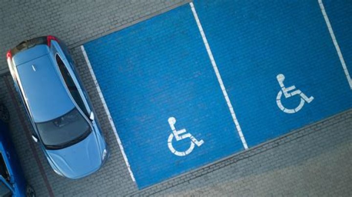 How many rounds are considered in a handicap?