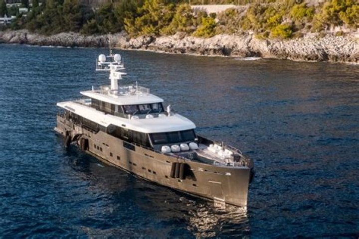 Who owns Diamonds Are Forever yacht?